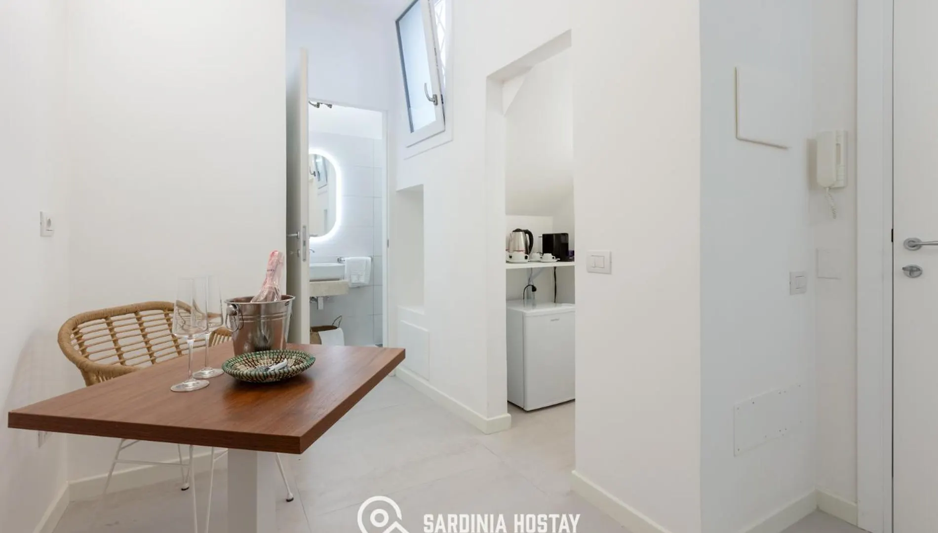B Room Cagliari Apartment